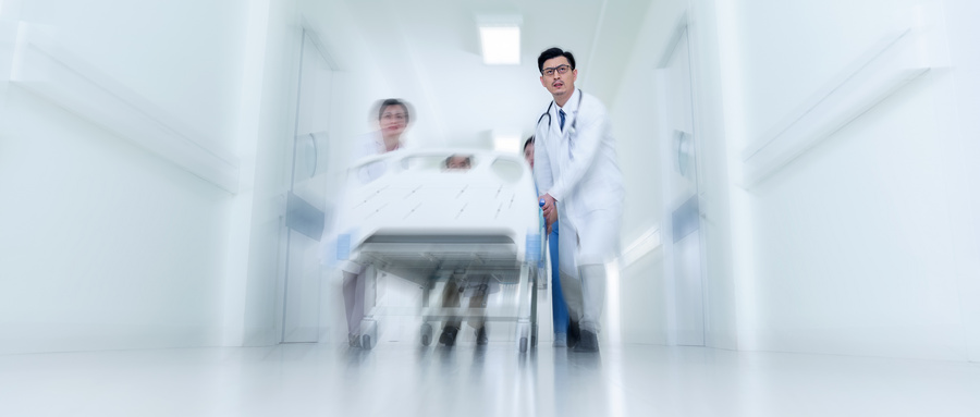 摄图网_501548585_wx_医生护士急救病人推病床（企业商用）.jpg